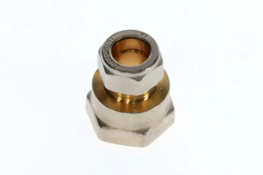 Verschraubung aus Metall mit hexagonalem Kopf und innengeriffeltem Gewinde, möglicherweise von Bosch, für Anschlüsse in technischen Anwendungen.